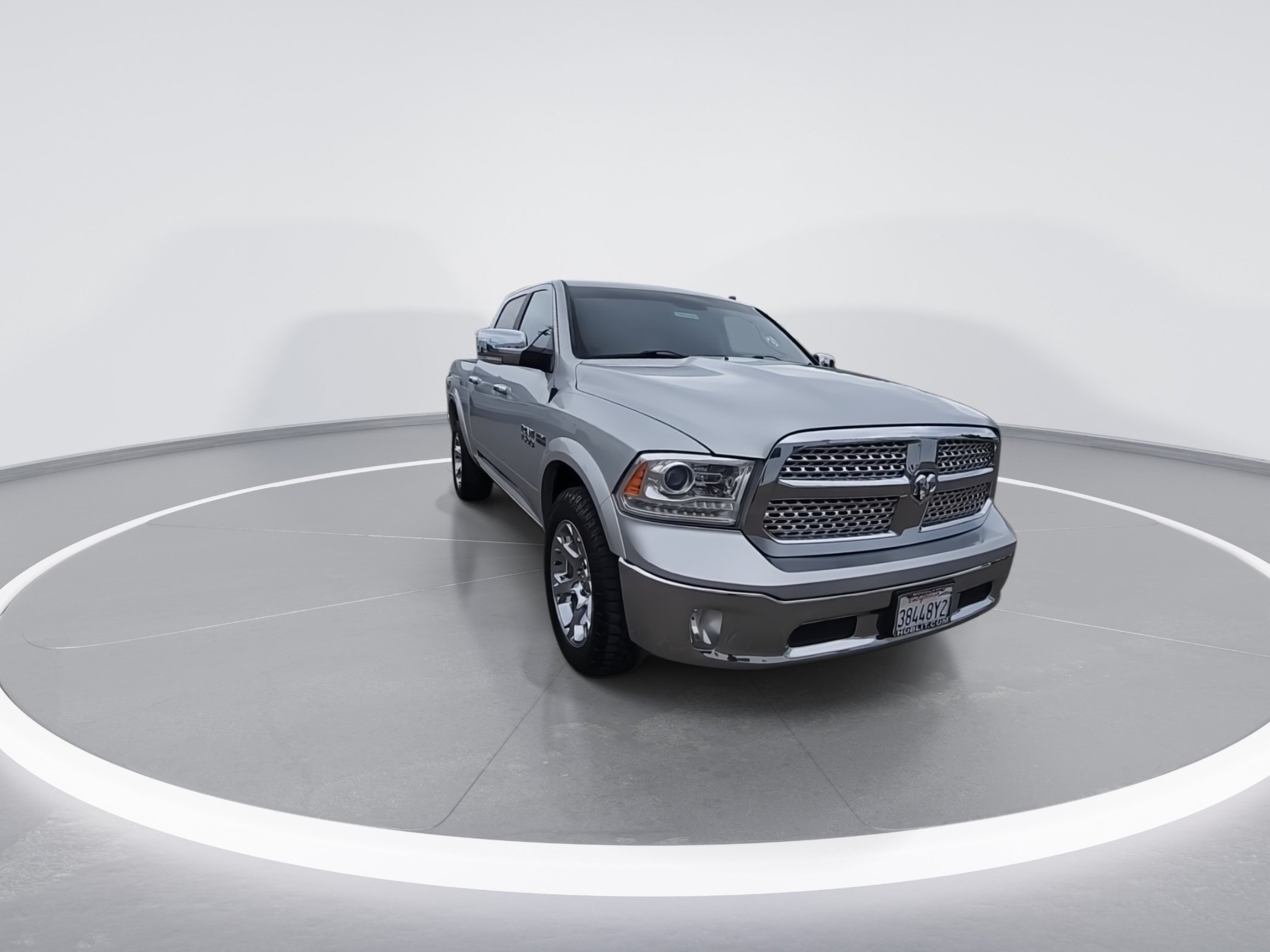 Used 2017 RAM 1500 Laramie AWD/4WD image 2