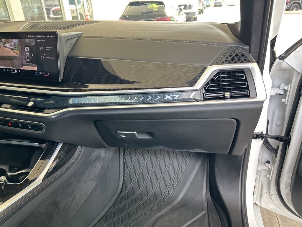 Used 2024 BMW X7 xDrive40i w/ M Sport Package image 26