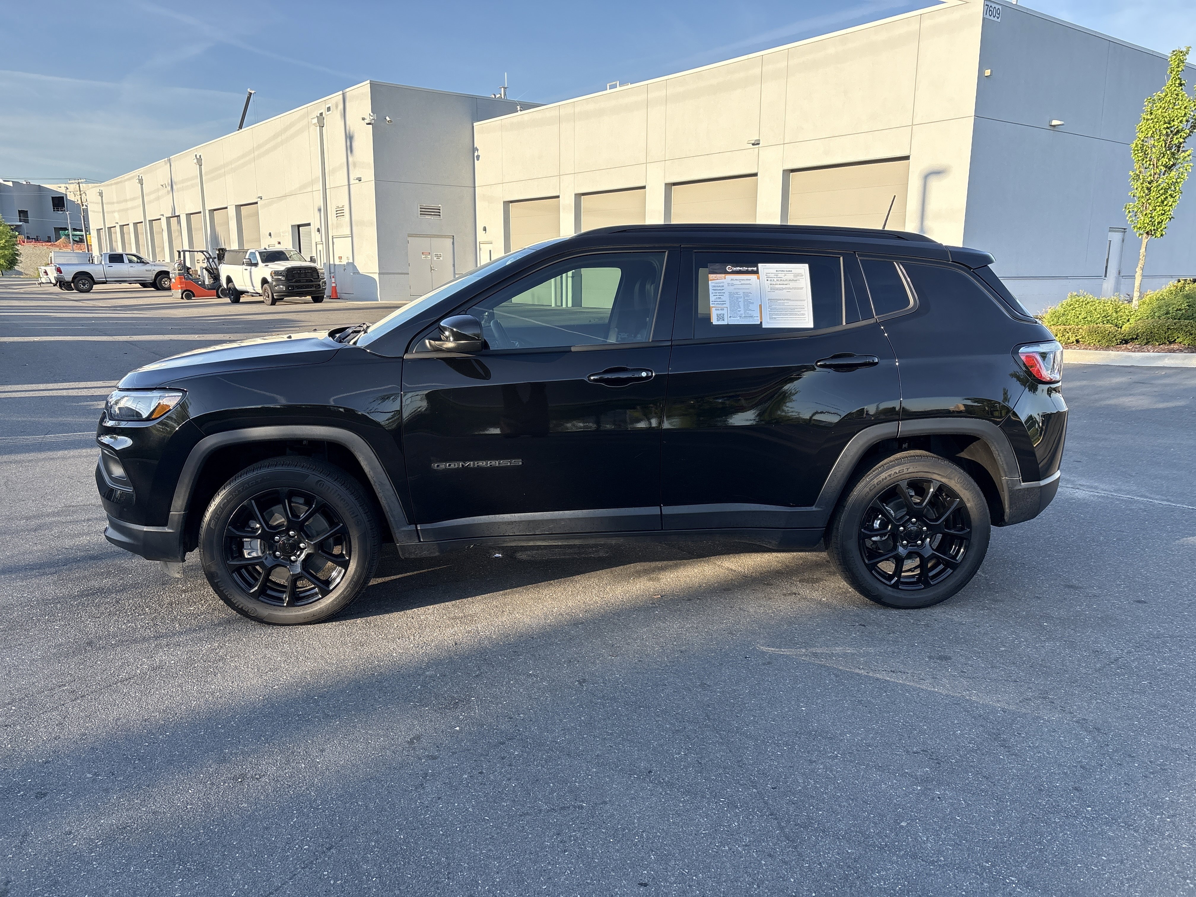 Used 2023 Jeep Compass Altitude AWD/4WD image 6