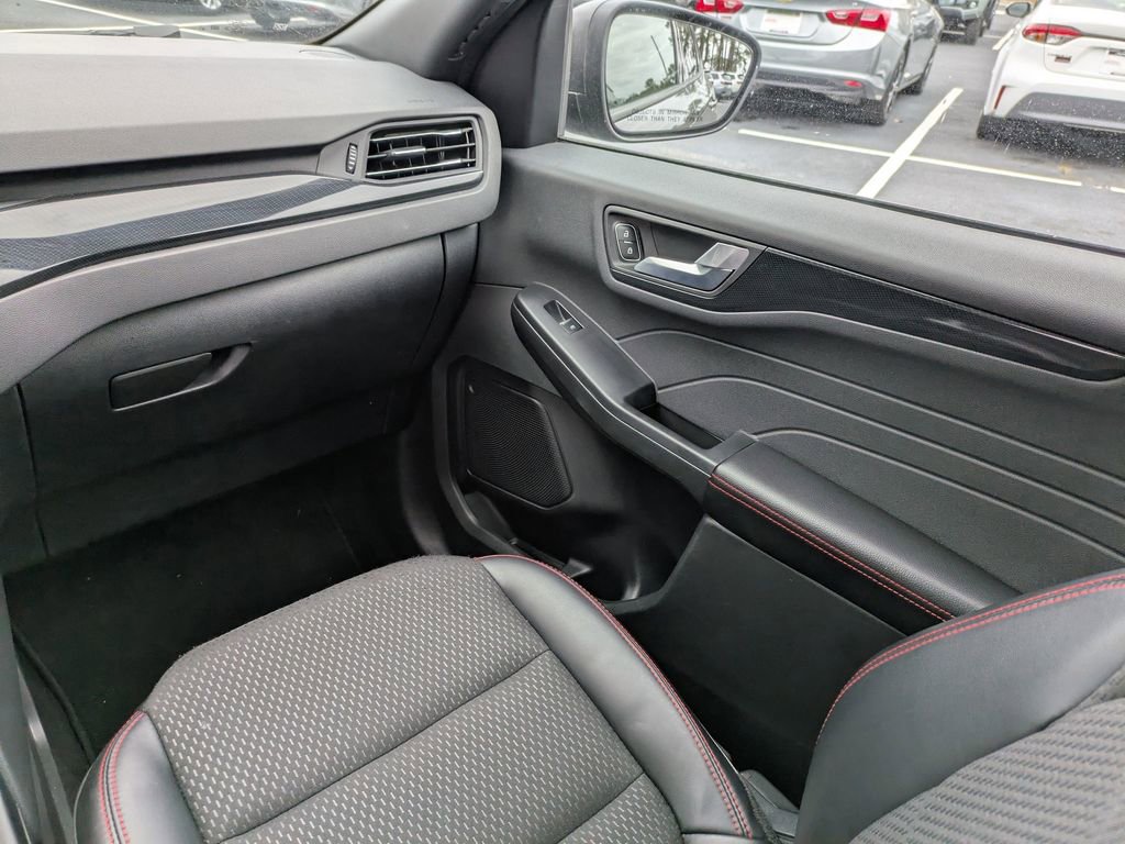 Used 2025 Ford Escape ST-Line image 16