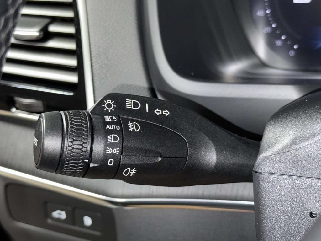 Used 2024 Volvo XC90 T8 Ultimate AWD/4WD image 29