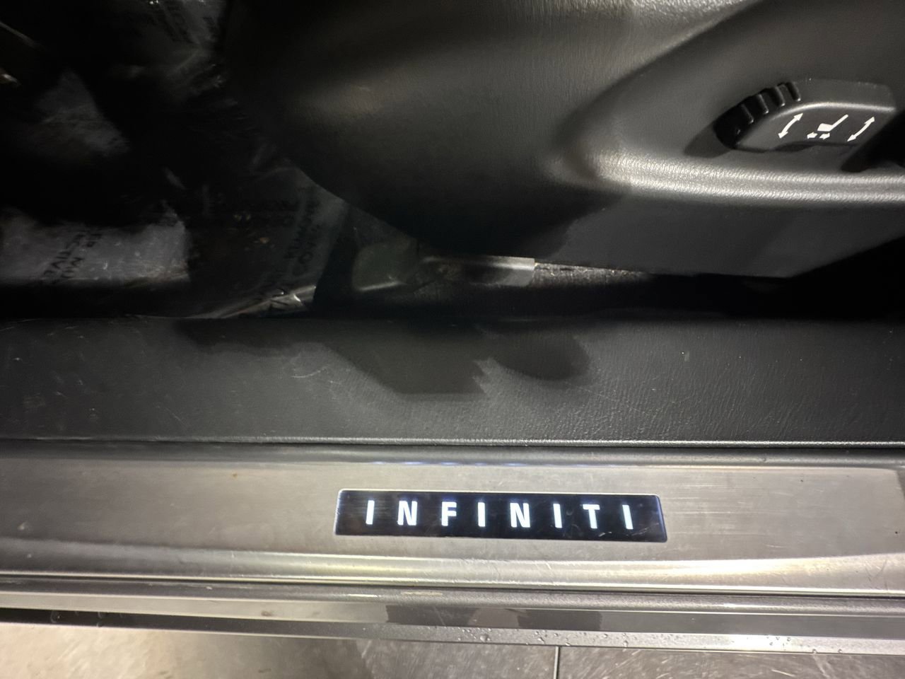Used 2012 INFINITI M35 w/ Premium Pkg image 19