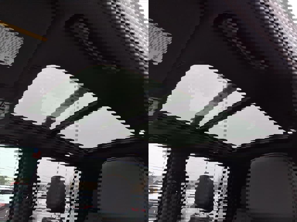 Used 2021 Chevrolet Suburban RST w/ Luxury Package image 13