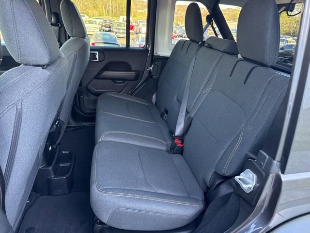 Used 2025 Jeep Wrangler Unlimited Sahara image 16