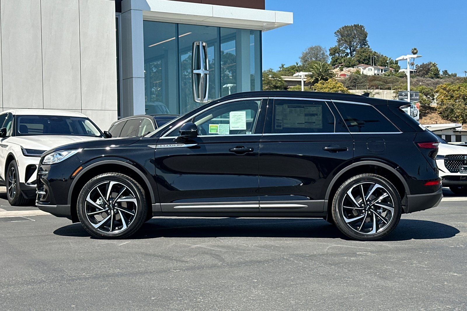 New 2025 Lincoln Corsair Reserve w/ Equipment Group 202A image 6