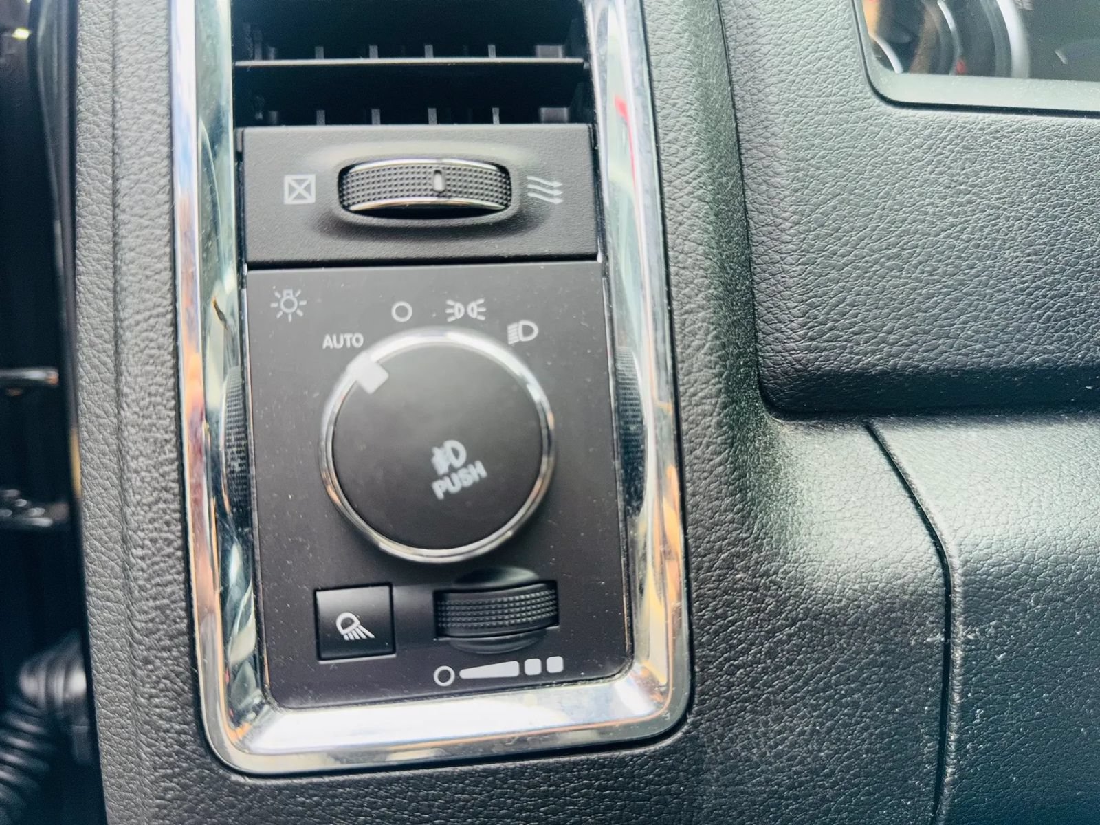 Used 2017 RAM 2500 Laramie w/ Convenience Group AWD/4WD image 7