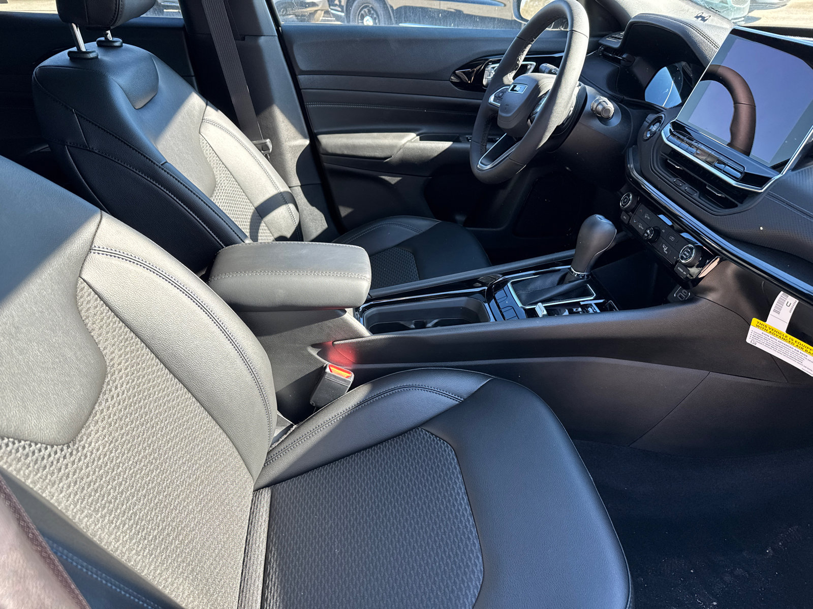 New 2025 Jeep Compass Latitude image 12