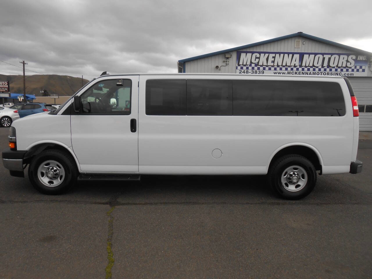 Used 2020 Chevrolet Express 3500 LT w/ LT Preferred Equipment Group image 7