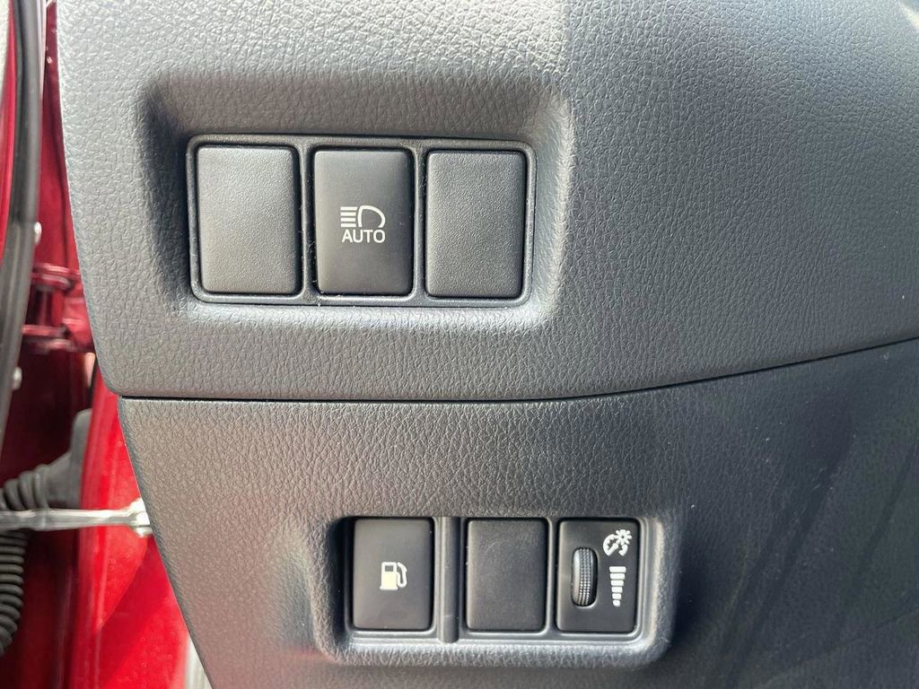 Used 2019 Toyota C-HR XLE image 27