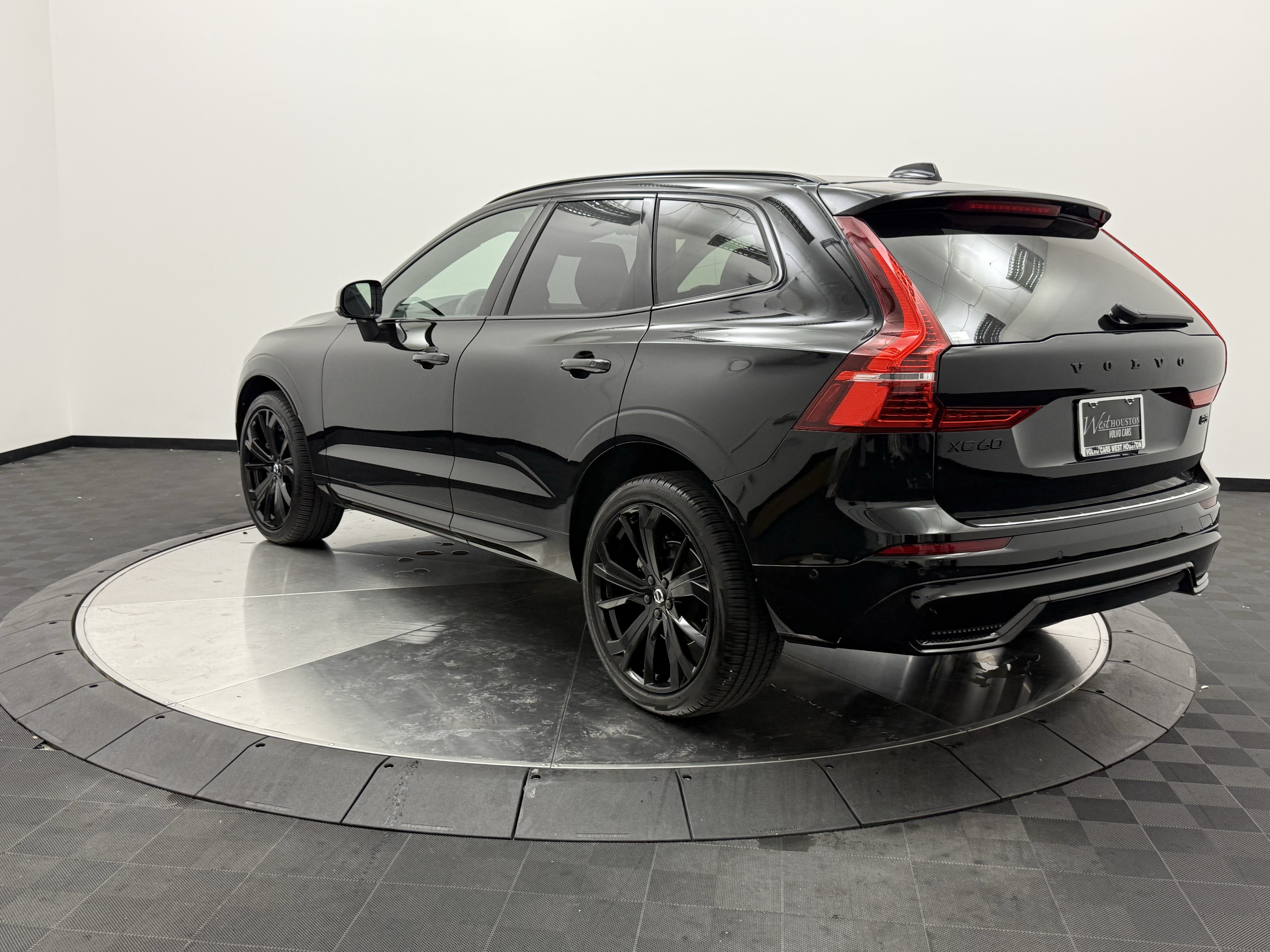 Certified 2024 Volvo XC60 B5 Ultimate AWD/4WD image 5