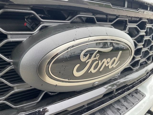 New 2026 Ford F350 Lariat w/ Black Appearance Package image 31