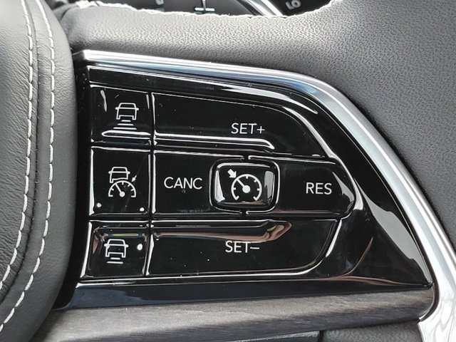 Used 2023 Jeep Grand Cherokee Overland w/ Luxury Tech Group IV AWD/4WD image 11