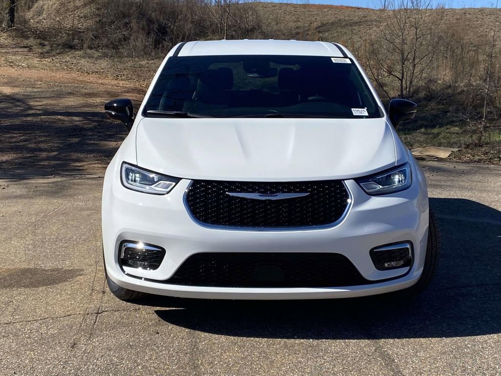 New 2026 Chrysler Pacifica Select image 2