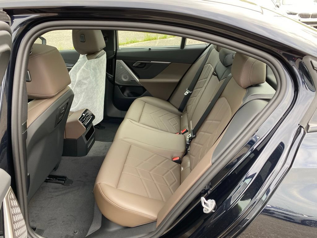 New 2027 BMW 550e xDrive w/ Executive Package AWD/4WD image 7