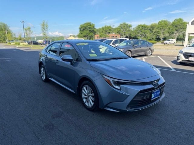Used 2024 Toyota Corolla LE w/ LE Convenience Package AWD/4WD image 4