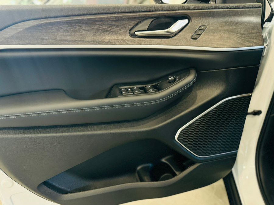 Used 2026 Jeep Grand Cherokee Limited image 11