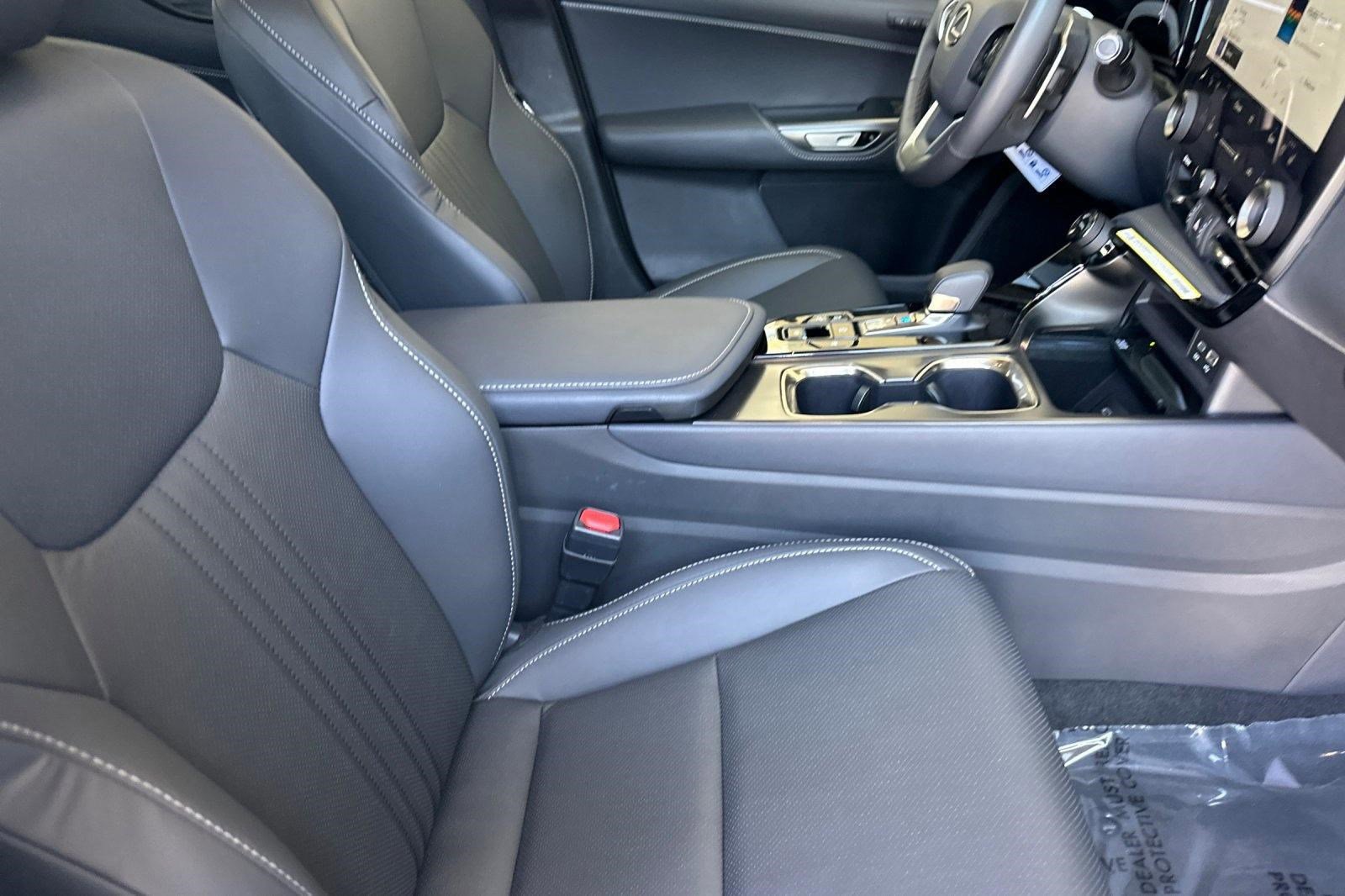 Certified 2026 Lexus NX 350h AWD w/ Accessory Package (K3) image 31