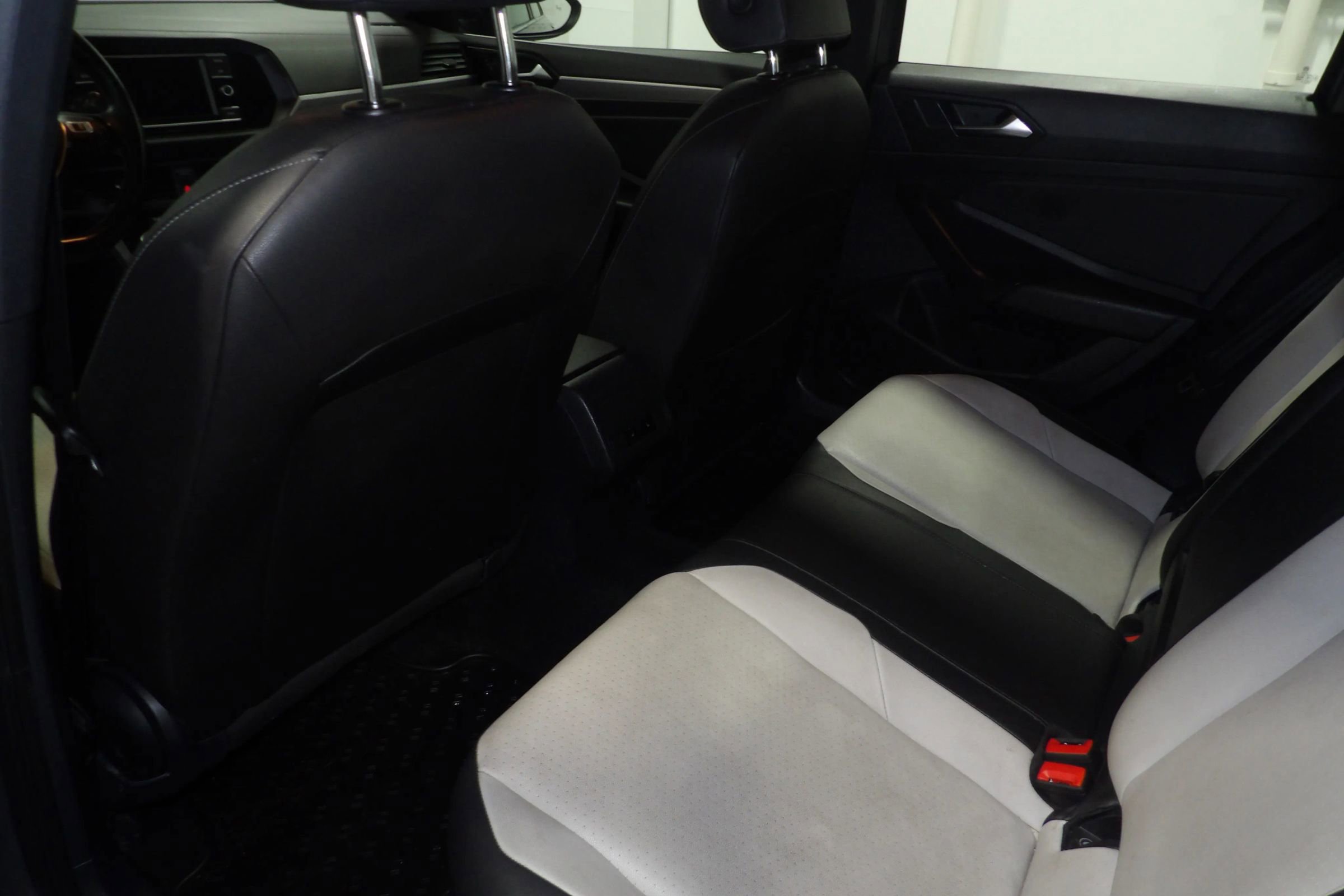 Used 2020 Volkswagen Jetta R-Line w/ R-Line Cold Weather Package image 10