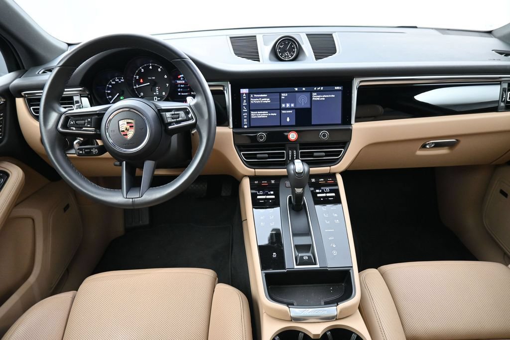 Certified 2025 Porsche Macan AWD/4WD image 6