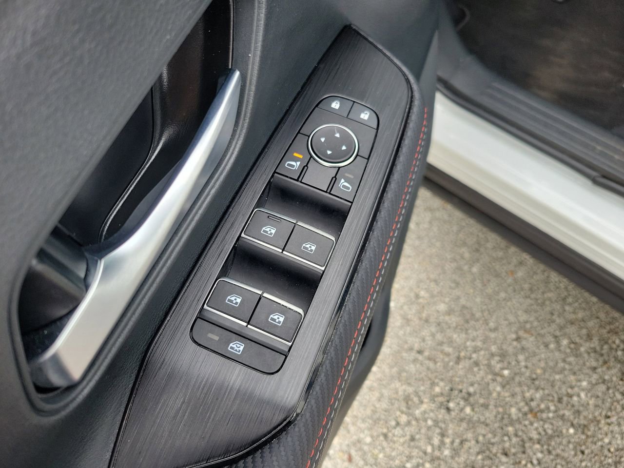 Used 2025 Nissan Kicks SR image 14