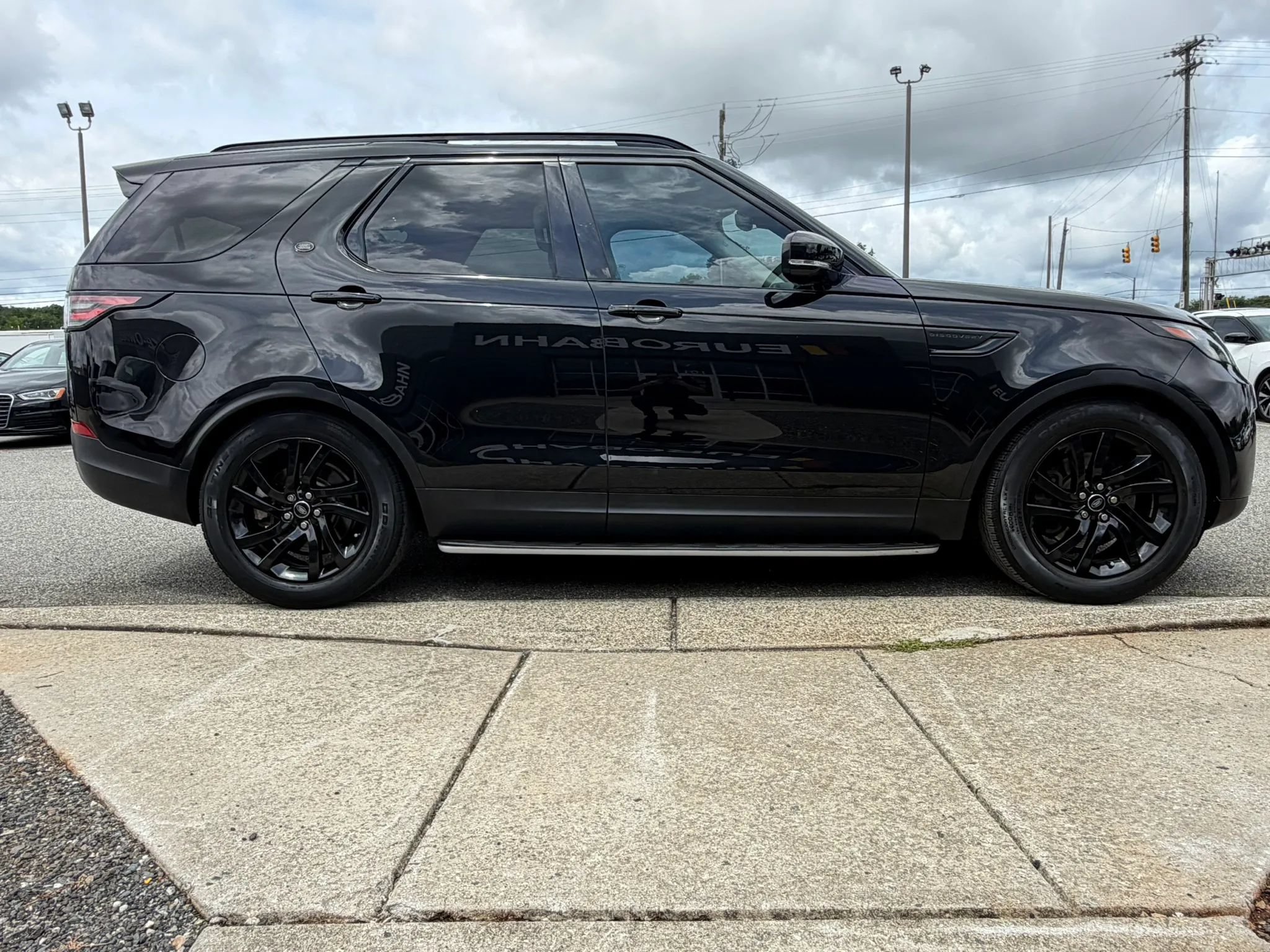 Used 2017 Land Rover Discovery HSE Luxury AWD/4WD image 22