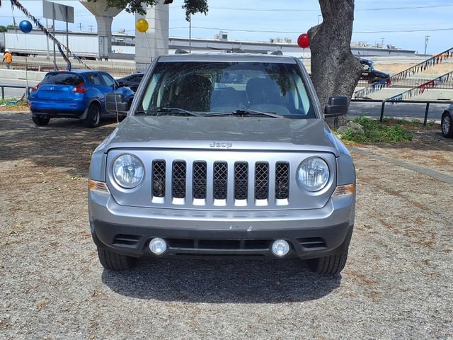 Used 2016 Jeep Patriot Latitude FWD image 2