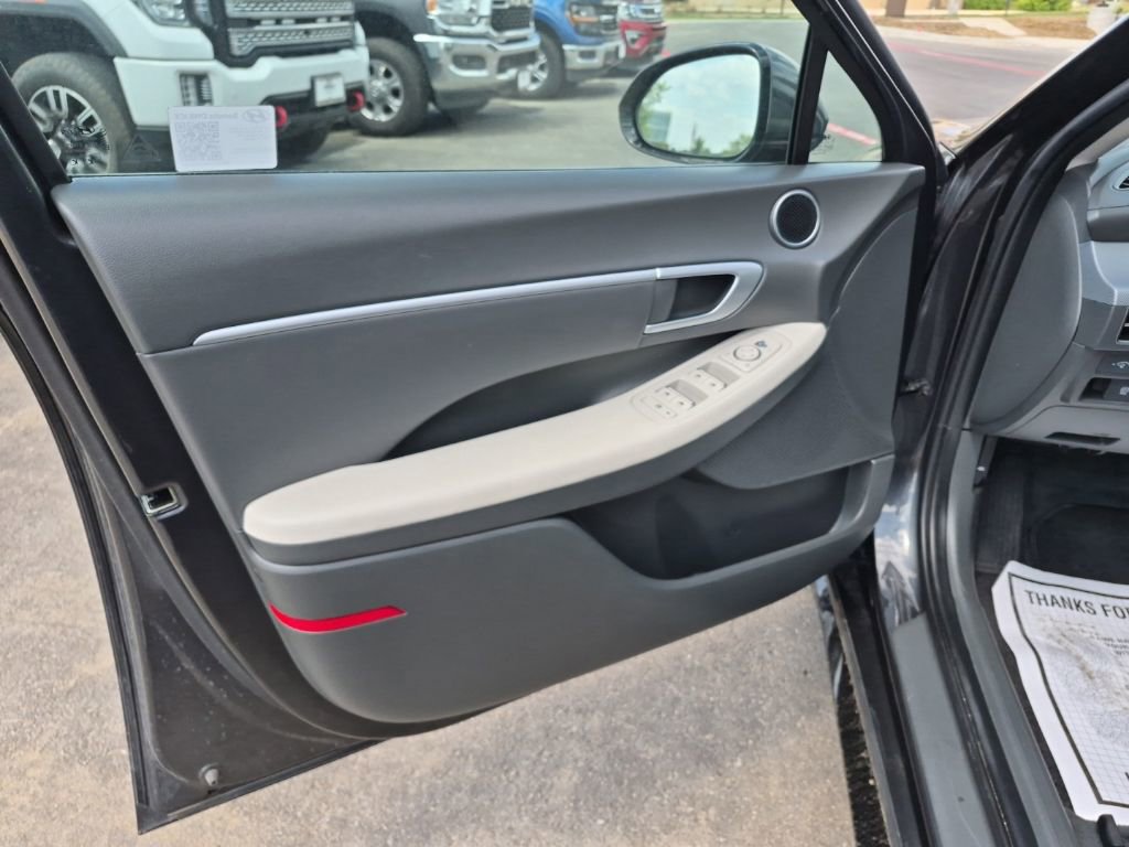 Used 2025 Hyundai Sonata SEL FWD image 9