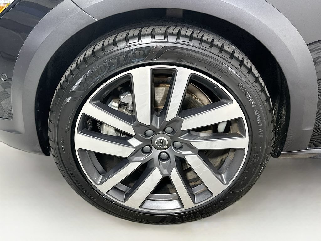 Used 2022 Volvo V90 B6 Cross Country w/ Advanced Package AWD/4WD image 24