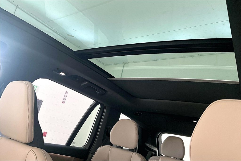New 2026 Volvo XC90 T8 Plus w/ Protection Package Premier AWD/4WD image 27