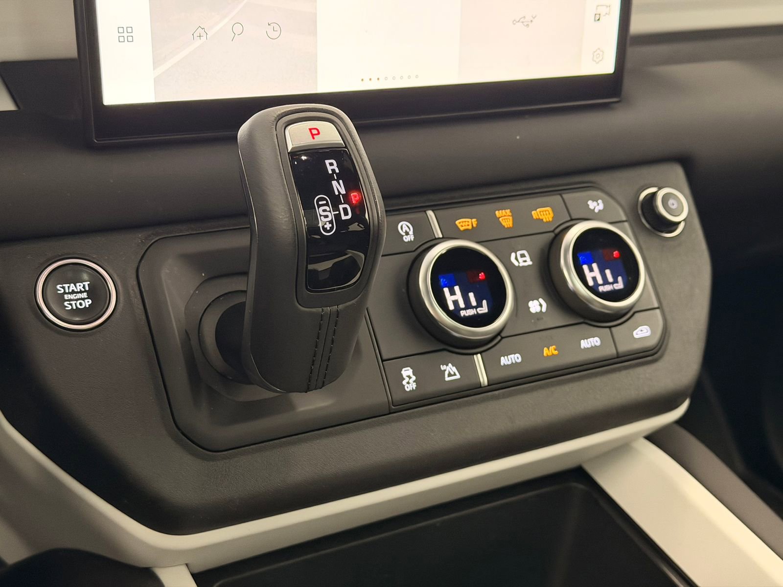 Used 2025 Land Rover Defender 110 S AWD/4WD image 28