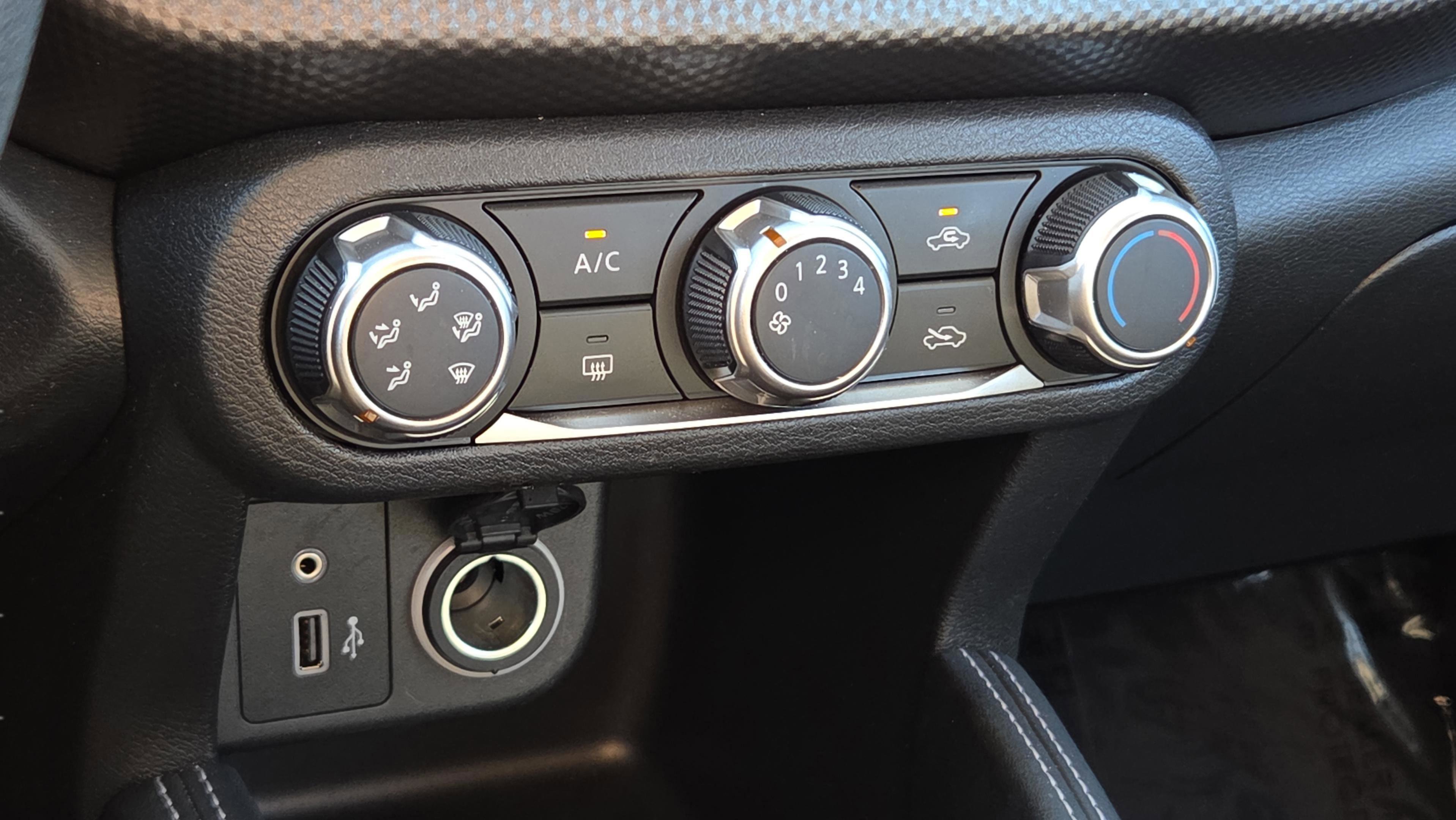 Used 2018 Nissan Kicks S image 26