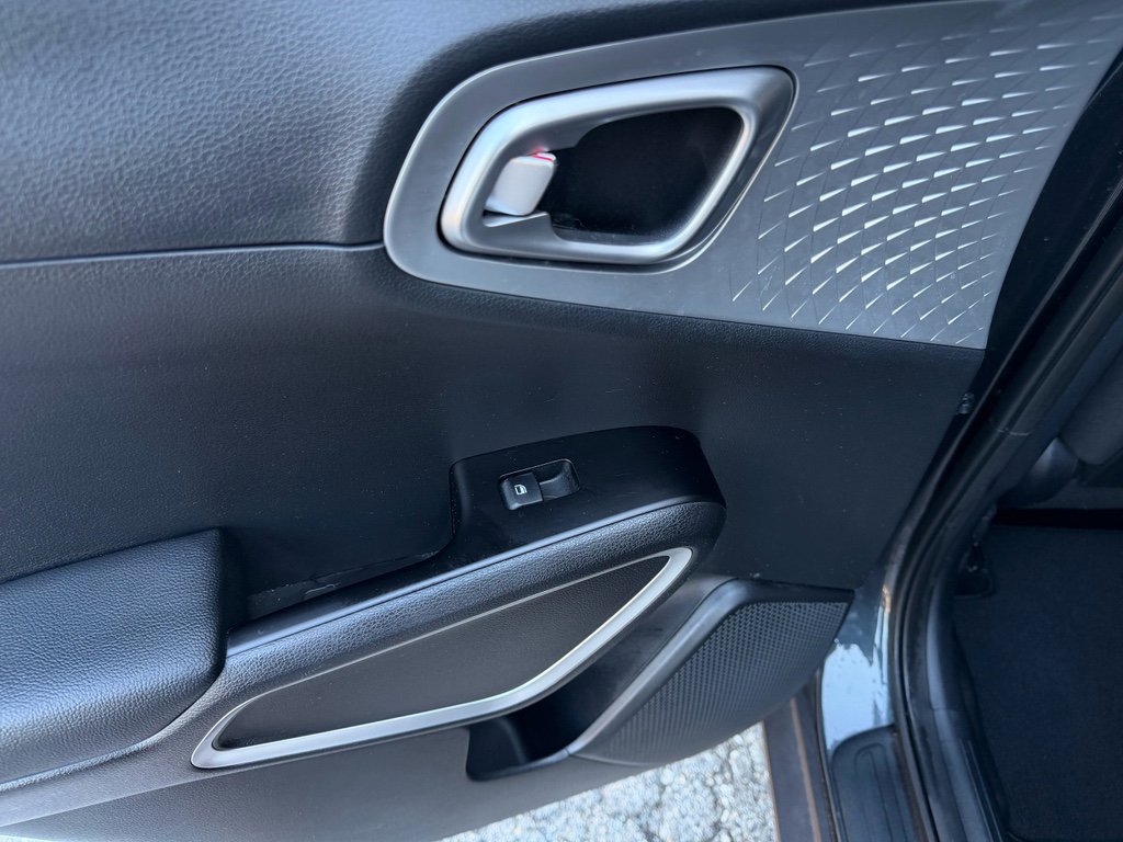Used 2022 Kia Soul LX w/ Technology Package image 16