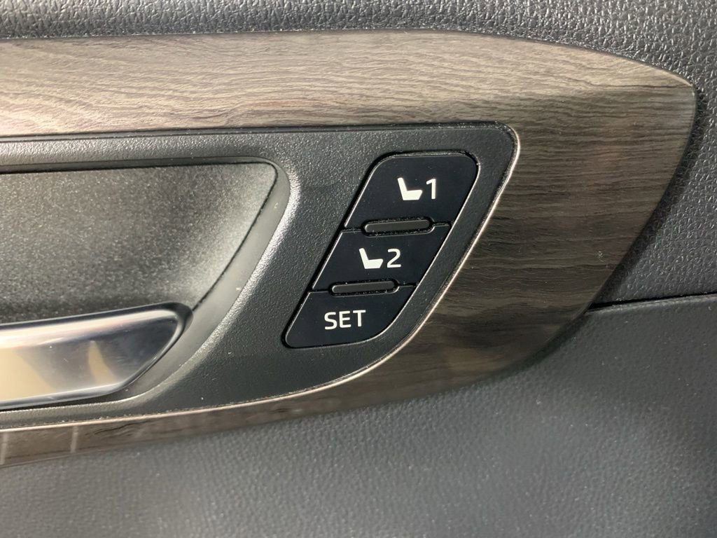Used 2023 Toyota Highlander Limited AWD/4WD image 19