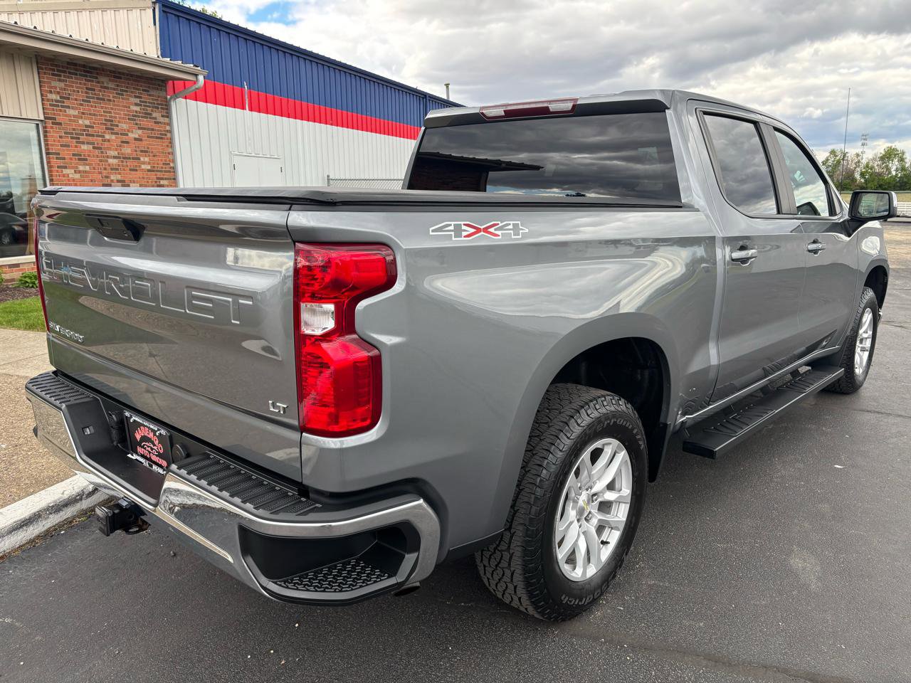 Used 2021 Chevrolet Silverado 1500 LT AWD/4WD image 3