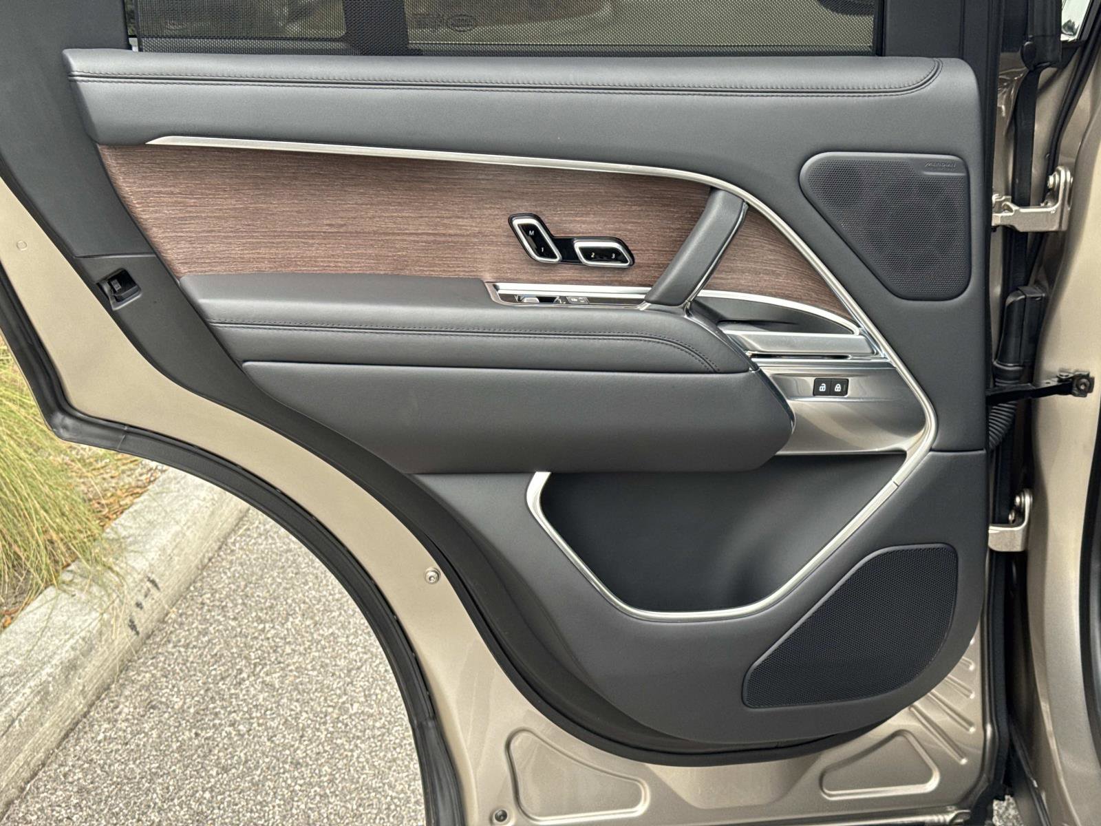 Certified 2023 Land Rover Range Rover Autobiography image 13