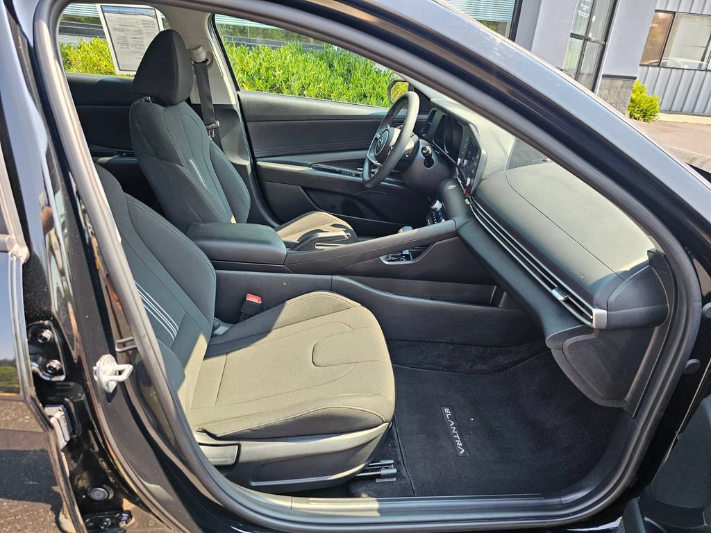 Used 2023 Hyundai Elantra SEL FWD image 11