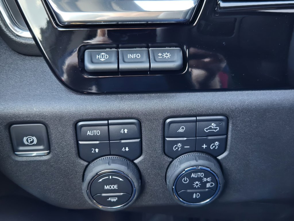 Used 2025 Chevrolet Silverado 3500 LTZ w/ LTZ Premium Package image 19