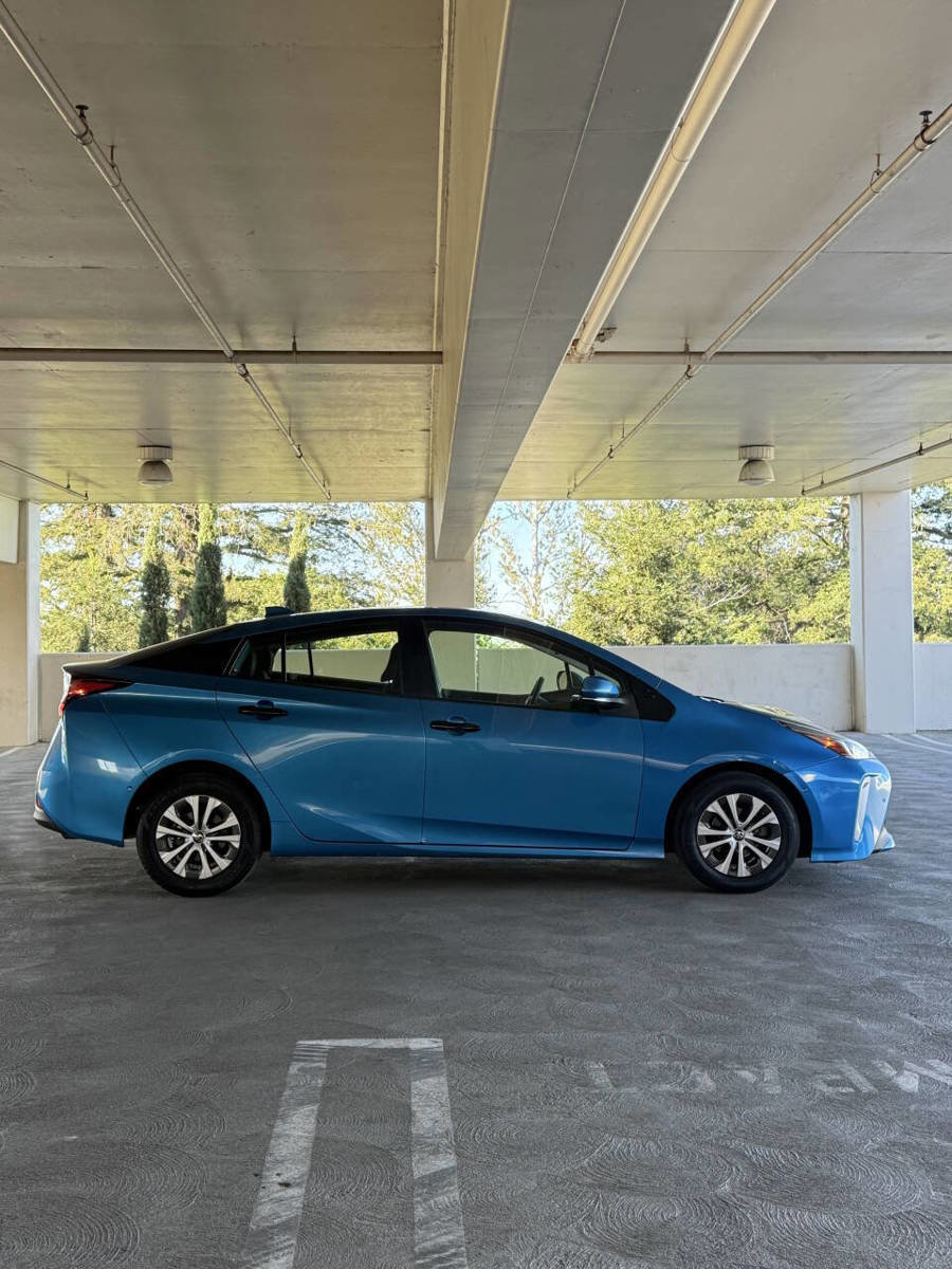 Used 2021 Toyota Prius LE AWD/4WD image 8