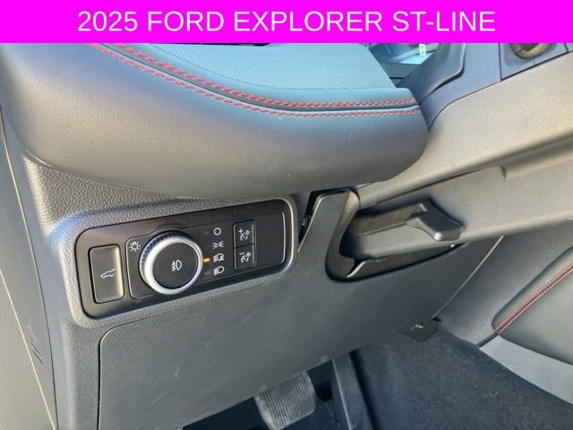 Used 2025 Ford Explorer ST-Line w/ ST-Line Street Pack AWD/4WD image 27