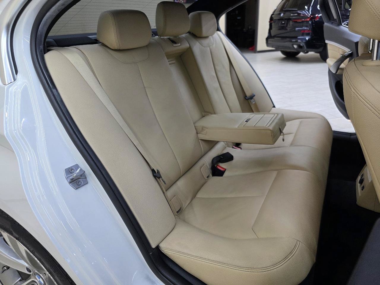 Used 2017 BMW 330i xDrive Sedan AWD/4WD image 22