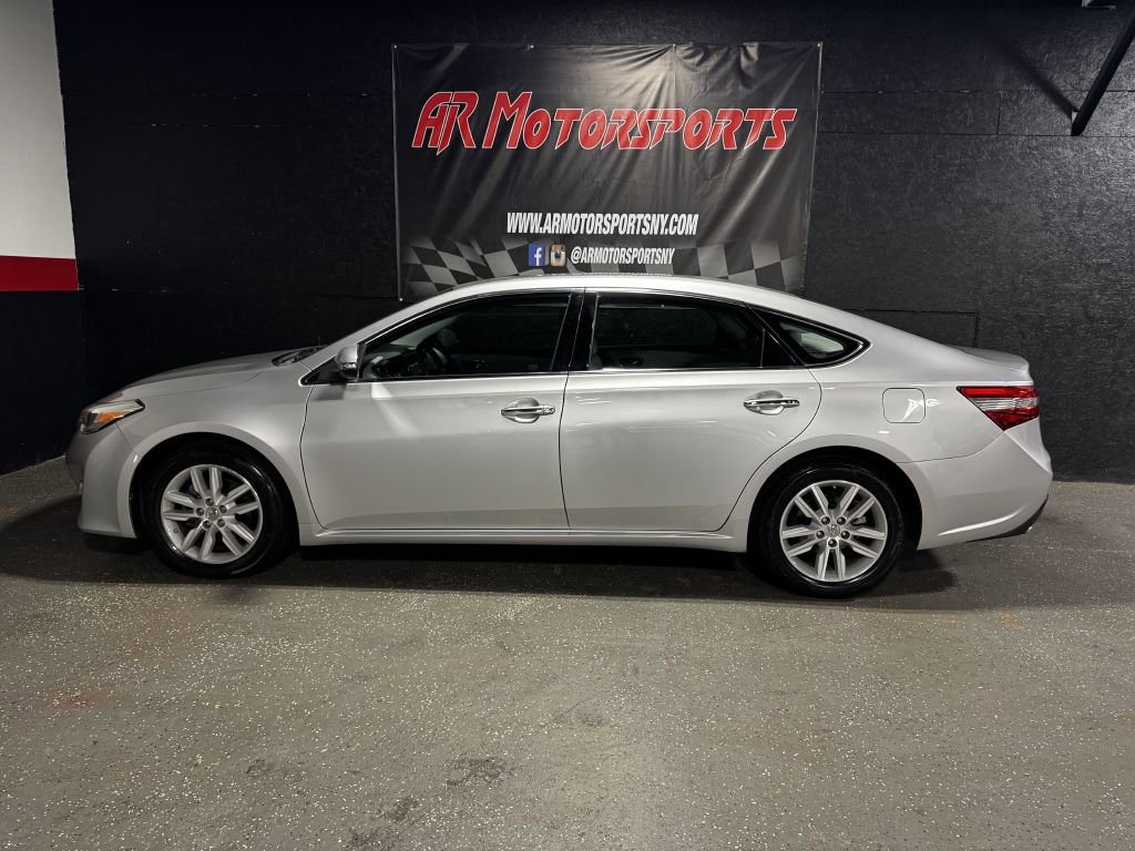 Used 2013 Toyota Avalon XLE w/ Preferred Accessory Package FWD image 2