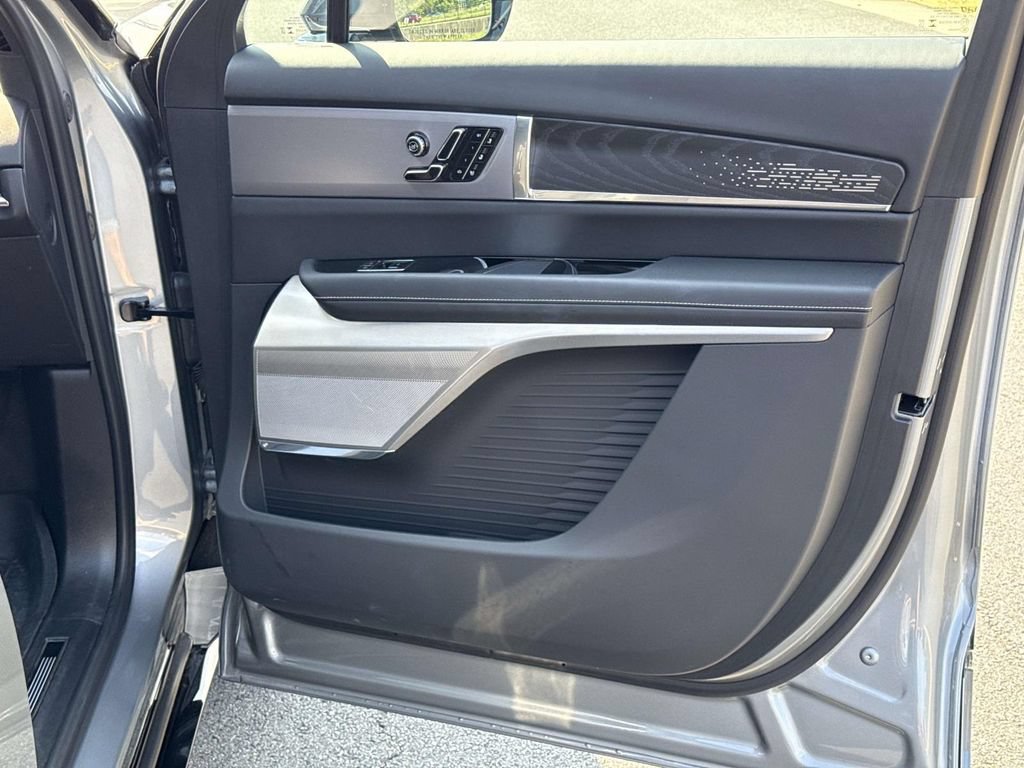 Used 2026 Cadillac Vistiq Platinum w/ LPO, Floor Liner Package AWD/4WD image 27
