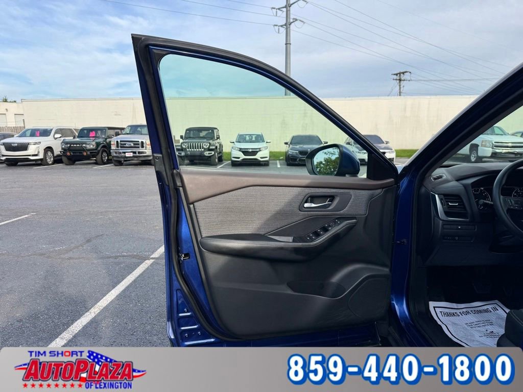 Used 2023 Nissan Rogue SV AWD/4WD image 49