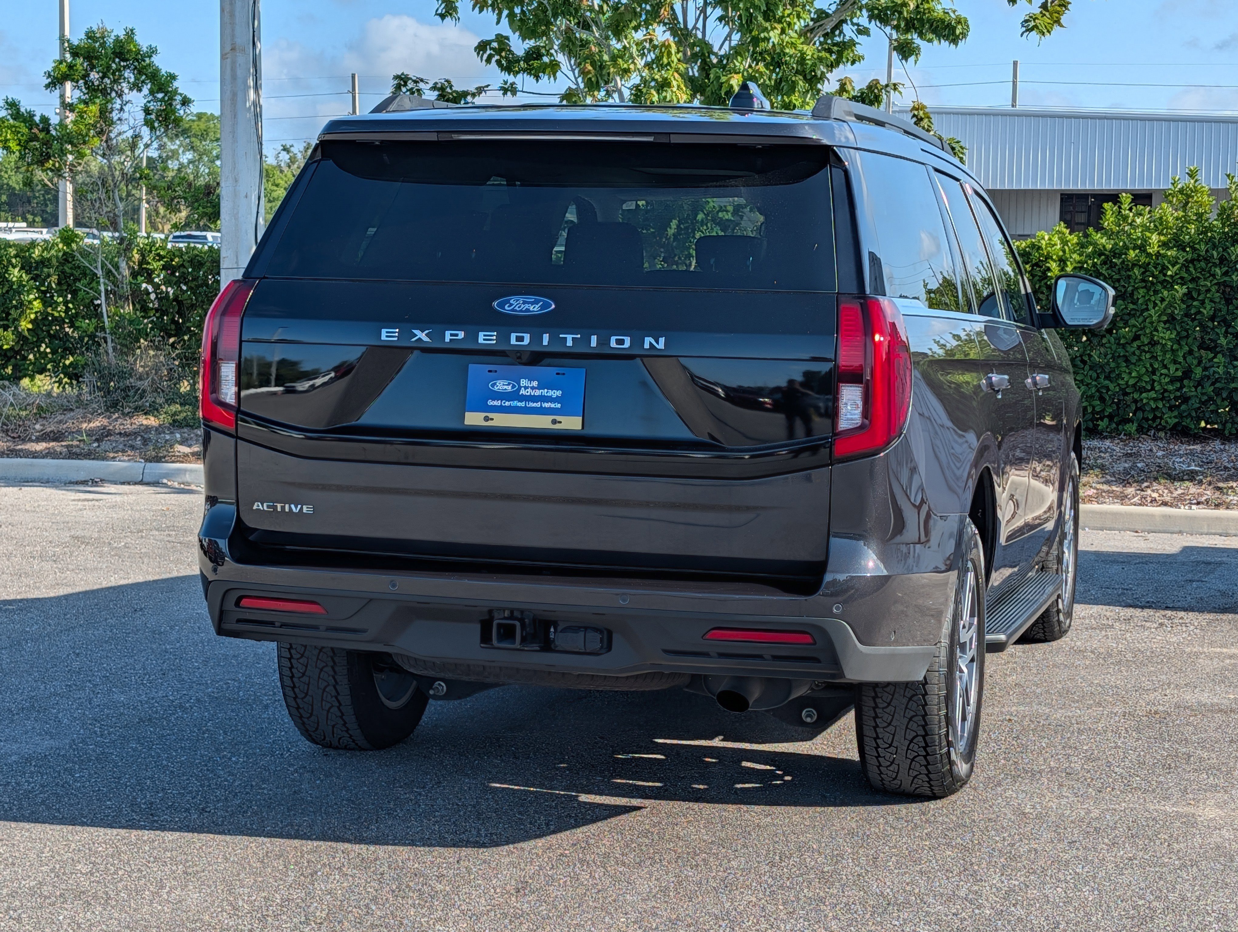 Certified 2025 Ford Expedition Active AWD/4WD image 4