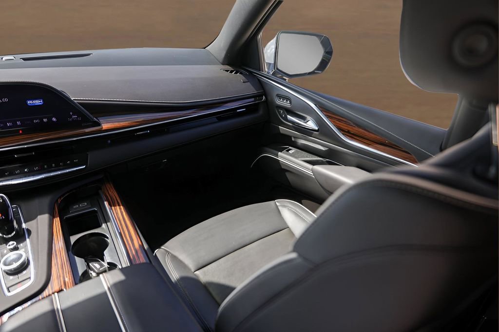 Used 2024 Cadillac Escalade ESV Premium Luxury w/ Performance Package image 30