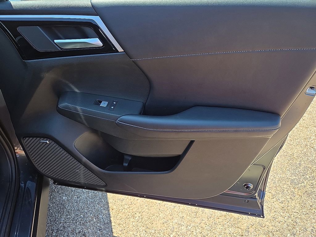 Used 2025 Mitsubishi Outlander SE image 13