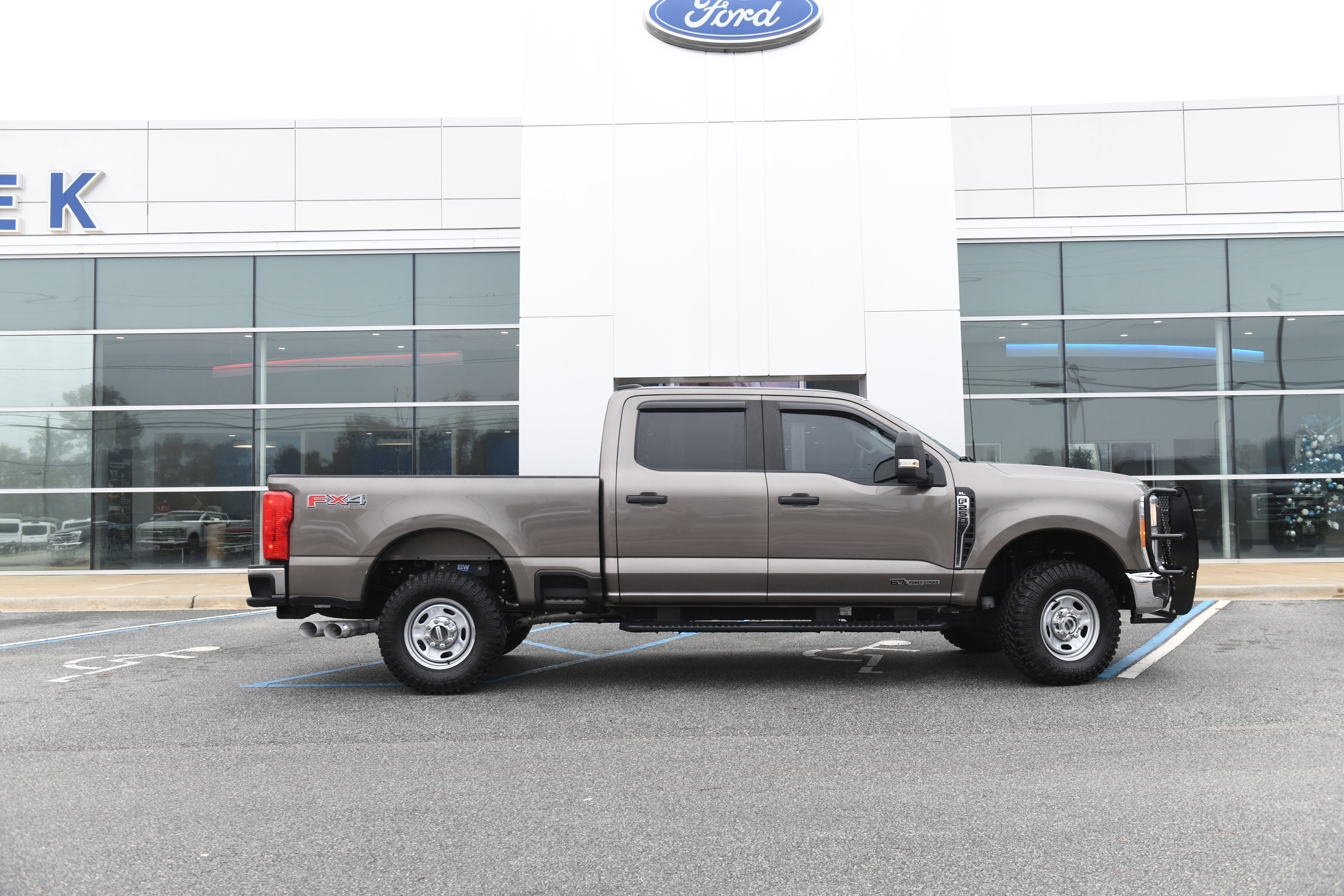 Used 2023 Ford F250 XL w/ XL Off-Road Package image 2