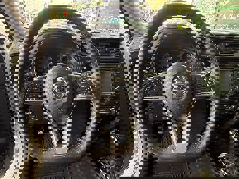 Used 2018 Nissan Rogue SL image 19