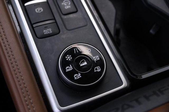 Certified 2025 Nissan Pathfinder Platinum AWD/4WD image 21