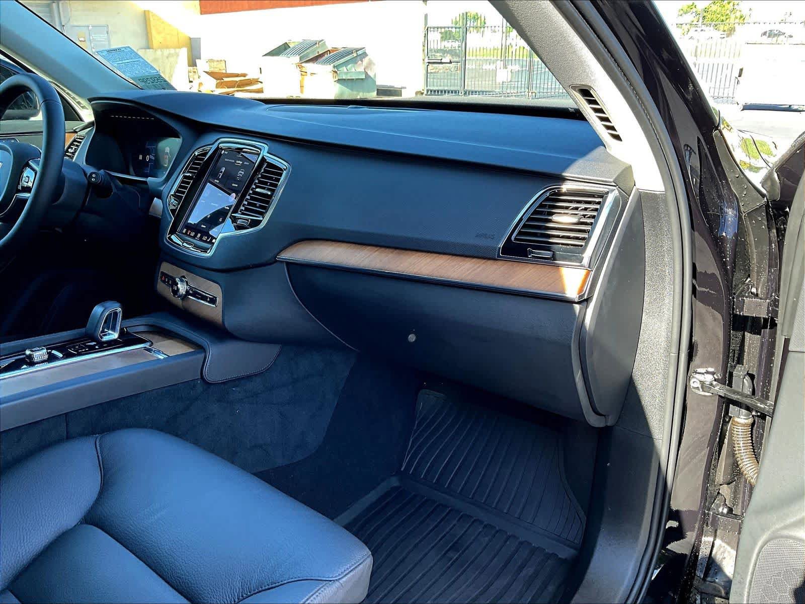 Used 2025 Volvo XC90 T8 Plus w/ Protection Package Premier image 18